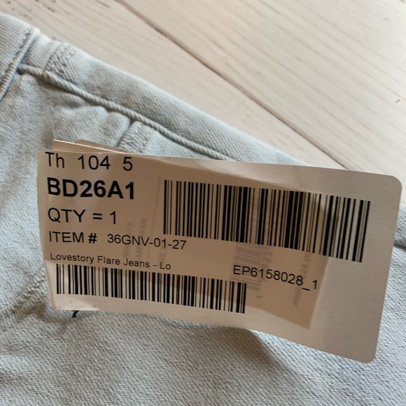 HOST PICK 🎉JBRAND NWT LOVESTORY FLARE JEANS 27👖 - Picture 3 of 13